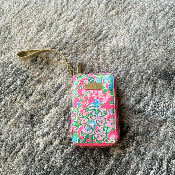 Lilly Pulitzer wristlet
 Flamingo pink
BRAND NEW - Picture 1 of 3